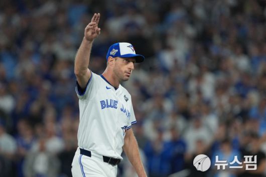 [토론토 로이터=뉴스핌] 장환수 스포츠전문기자= 토론토의 7차전 선발 투수 마크 셔저. 2025.11.03 zangpabo@newspim.com