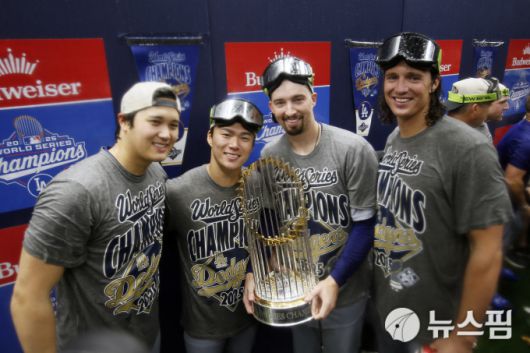 [토론토 로이터=뉴스핌] 장환수 스포츠전문기자= 월드시리즈에서 LA 다저스이 선발을 맡은 4인방. 이들은 최종 7차전에 모두 등판했다. 왼쪽부터 오타니 쇼헤이, 야마모토 요시노부, 블레이크 스넬, 타일러 글래스노우. 2025.11.03 zangpabo@newspim.com