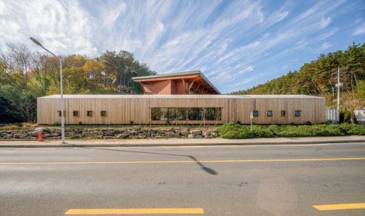 '2025 대한민국 목조건축대전'에서 '특별상'을 수상한 진양호우드랜드 부속동 전경[사진=진주시] 2025.11.09