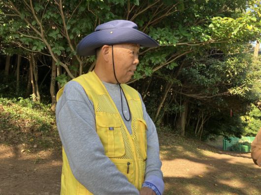 황선윤 씨가 제주 저지오름에서 환경 관리 노인일자리에 참여하고 있다. [사진=한국노인인력개발원]   2025.11.10 sdk1991@newspim.com