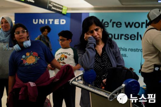 미국 뉴저지주 뉴어크 리버티 국제공항에 있는 여행객들. [사진=로이터 뉴스핌]