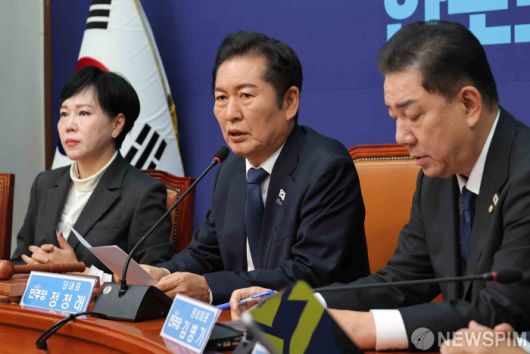 [서울=뉴스핌] 윤창빈 기자 = 정청래 더불어민주당 대표가 10일 오전 서울 여의도 국회에서 열린 최고위원회의에서 모두발언을 하고 있다. 2025.11.10 pangbin@newspim.com