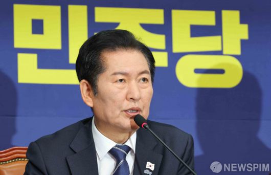 [서울=뉴스핌] 윤창빈 기자 = 정청래 더불어민주당 대표가 12일 서울 여의도 국회에서 열린 최고위원회의에서 모두발언을 하고 있다. 2025.11.12 pangbin@newspim.com