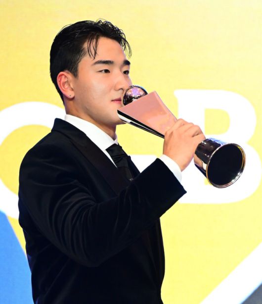 [서울=뉴스핌] 장환수 스포츠전문기자= 신인왕을 차지한 kt 안현민. [사진=KBO] 2025.11.24 zangpabo@newspim.com