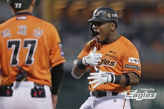 한화로 다시 돌아온 요나단 페라자. [사진 = 한화]