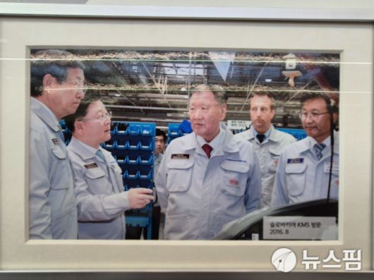 [용인=뉴스핌] 김승현 기자 = 정몽구 현대차그룹 명예회장의 현장 경영 모습을 담은 사진 2025.12.05 kimsh@newspim.com