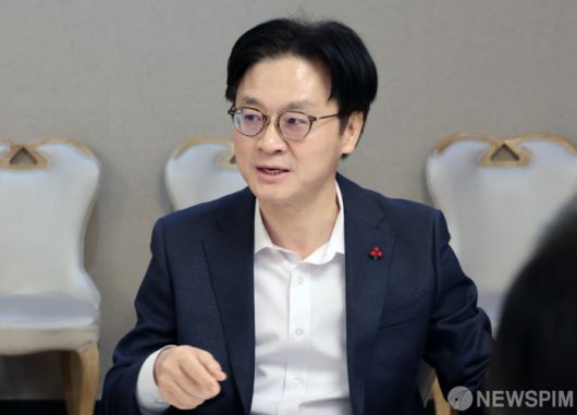 [서울=뉴스핌] 이길동 기자 = 김정관 산업통상부 장관이 5일 서울 종로구 정부서울청사에서 열린 제1차 자원안보협의회 회의를 주재하며 모두 발언을 하고  있다. 2025.12.05 gdlee@newspim.com