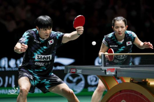 박강현(왼쪽)과 김나영. [사진=대한탁구협회]