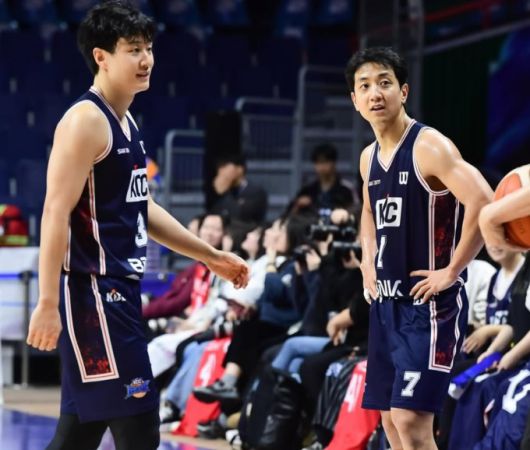 KCC의 허웅(왼쪽)과 허훈. [사진=부산 KCC]
