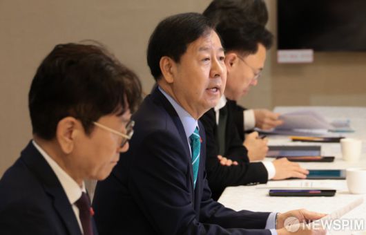 [서울=뉴스핌] 이길동 기자 = 구윤철 부총리 겸 기획재정부 장관이 8일 서울 종로구 정부서울청사에서 열린 제28차 관계부처 합동 재정집행 점검회의를 주재하며 모두 발언을 하고  있다. 2025.12.08gdlee@newspim.com