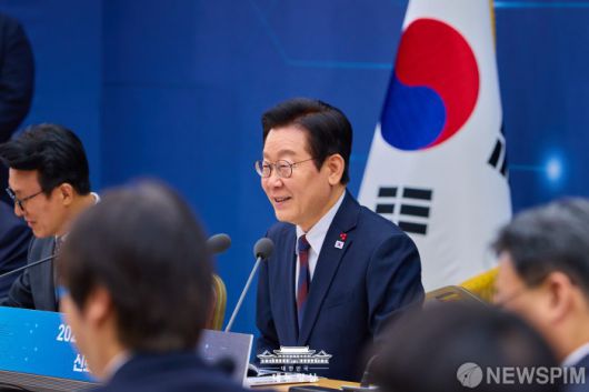 [서울=뉴스핌] 이재명 대통령이 11일 세종시 정부세종컨벤션센터에서 열린 '2026년 대도약하는 경제, 신뢰받는 데이터' 기획재정부(국세청·관세청·조달청)-국가데이터처 업무보고에서 발언하고 있다. [사진=대통령실] 2025.12.11 photo@newspim.com