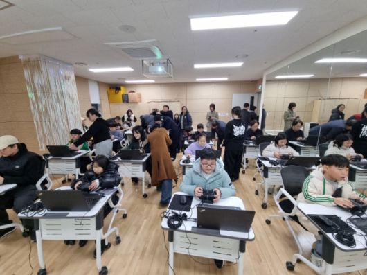 개관 1주년 기념 'FLY-UP 드론 페스티벌' 운영[사진=동두천시] 2025.12.15 sinnews7@newspim.com