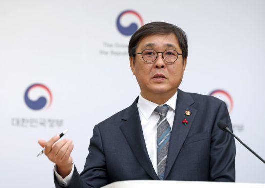 최휘영 문화체육관광부 장관이 16일 대통령 업무보고 이후 사후 브리핑을 하고 있다. [사진=문화체육관광부]