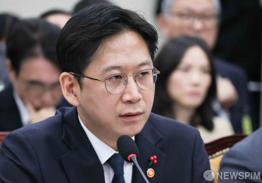 [서울=뉴스핌] 윤창빈 기자 = 배경훈 부총리 겸 과학기술정보통신부 장관이 30일 서울 여의도 국회 과학기술정보방송통신위원회 전체회의에서 열린쿠팡 침해사고 및 개인정보 유출, 불공정 거래, 노동환경 실태 파악과 재발방지 대책 마련을 위한 청문회에서 의원 질문에 답변하고 있다. 2025.12.30 pangbin@newspim.com