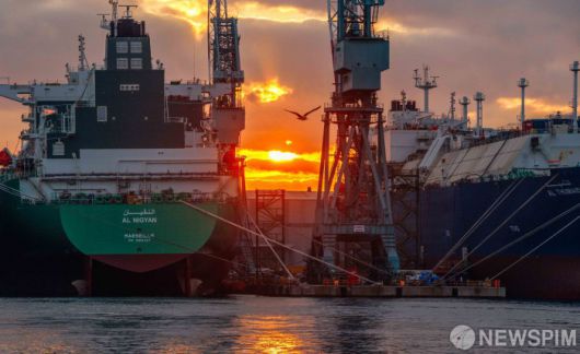 [서울=뉴스핌] 윤창빈 기자 = 어느덧 2025년의 해가 저물고 있습니다. 지난해 19일 울산 HD현대중공업 조선소의 밤은 어둠이 무색할 만큼 밝은 불빛으로 가득합니다. 붉은 말의 해인 2026년 병오년에는 한미 양국 조선산업 협력 프로젝트인 '마스가'(MASGA·미국 조선업을 다시 위대하게)가 본격화될 것으로 보입니다. 닻을 올린 마스가 프로젝트를 통해 '조선 강국'이라는 위상을 더욱 공고히 하고, 대한민국이 경제 대국으로 한 단계 더 도약하는 한 해가 되기를 기대해 봅니다. 2026.01.01 pangbin@newspim.com