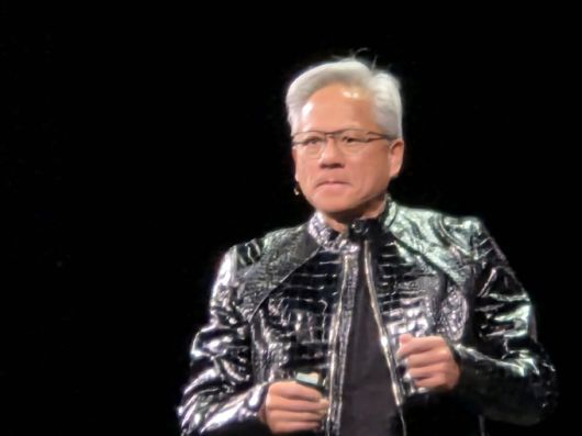 [라스베이거스=뉴스핌] 김아영 기자 = 젠슨황 엔비디아 최고경영자(CEO)가 5일(현지시간) 미국 라스베이거스 퐁텐블로 호텔에서 열린 CES 2026 기조연설에 참여하고 있다. 2026.01.06 aykim@newspim.com