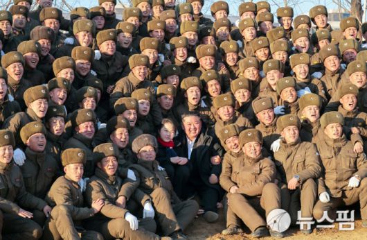 [서울=뉴스핌] 이영종 통일전문기자 = 북한 국무위원장 김정은이 5일 우크라이나전에 투입됐다 전사한 군인들을 추모하기 위한 시설인 '해외 군사작전 전투위훈기념관'을 방문했다. [사진=노동신문] 2026.01.06 yjlee@newspim.com