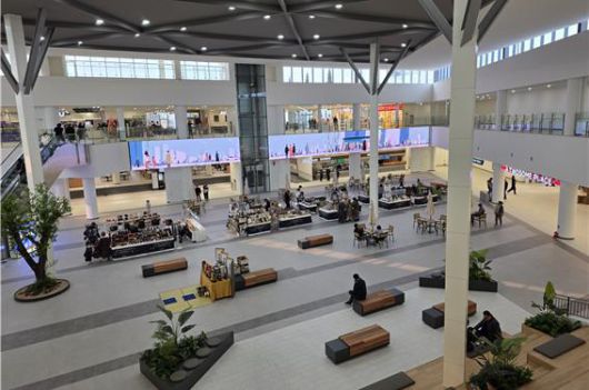 세종포천고속도로에 신규 개장한 고삼호수휴게소 내부.[사진=한국도로공사 서울경기본부]