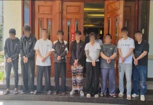 청와대는 12일 "범정부 초국가범죄 특별대응 태스크포스(TF)가 캄보디아 프놈펜에서 성착취 범죄를 자행한 26명을 현지에서 검거했다"고 밝혔다. 사진은 캄보디아 현지에서 체포된 피의자들. [사진=청와대]