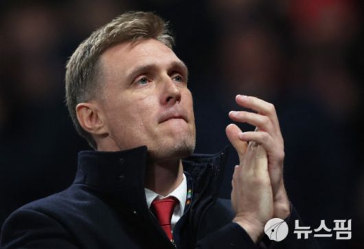 [맨체스터 로이터=뉴스핌] 박상욱 기자=대런 플레처 맨유 감독 대행이 12일(한국시간) 2025-2026시즌 FA컵 3라운드에서 브라이튼에 패하자 실망한 표정을 짓고 있다. 2026.1.12 psoq1337@newspim.com