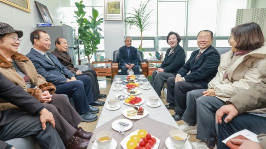 기관 방문 모습(대한노인회 과천지회). [사진=과천시]