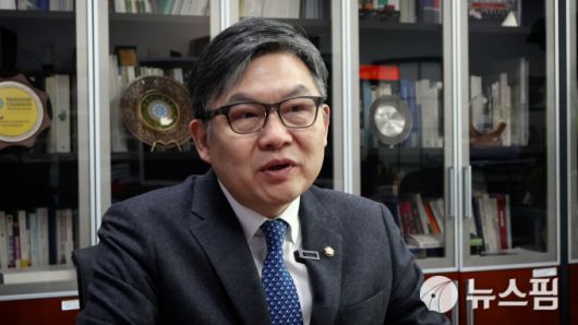 김윤 더불어민주당이 지난 13일 뉴스핌과 인터뷰를 진행하고 있다. [사진=뉴스핌DB]