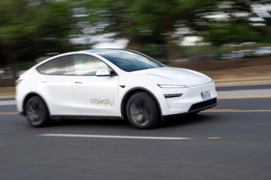 테슬라가 로보택시 테스트에 사용 중인 차량 [사진=블룸버그통신]