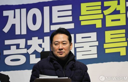 [서울=뉴스핌] 윤창빈 기자 = '쌍특검'을 촉구하며 단식 농성중인 장동혁 국민의힘 대표가 16일 서울 여의도 국회 로텐더홀 농성장에서 발언하고 있다. 2026.01.16 pangbin@newspim.com