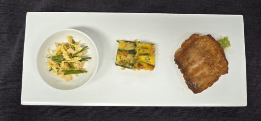 공식 오찬에 나온 제주산 옥돔구이와 해물파전, 채소무침. [사진=청와대]