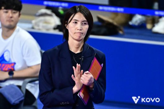 흥국생명의 요시하라 도모코 감독. [사진 = KOVO]