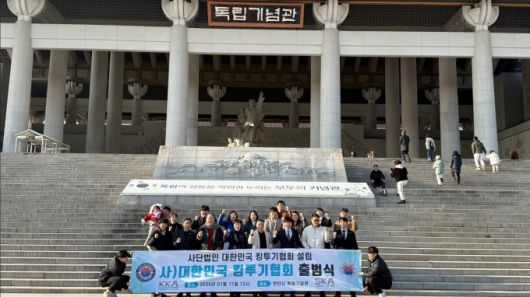 경기도의회 국민의힘 정책수석이자 경제노동위원회 소속 이채영 의원(국민의힘, 비례)은 독립기념관에서 진행된 (사)대한민국 킹투기협회 현판식 및 출범식에 참석해 협회 설립을 축하했다. [사진=경기도의회]