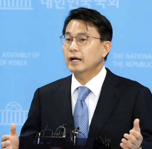 윤상현 의원이 15일 국회 의총 후 "남 단죄 말고 스스로 속죄할 때"라며 화합 촉구했다. [사진=SNS]