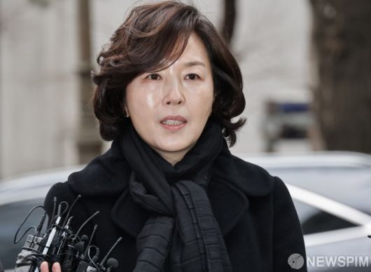 [서울=뉴스핌] 양윤모 기자 = 공천헌금 의혹의 김경 서울시의원이 15일 오전 서울 마포구 서울경찰청 공공범죄수사대에 피의자 신분으로 재출석 하며 취재진의 질문에 답변을 하고 있다.  김경 서울시의원은 강선우 국회의원에게 1억 원을 공천 대가로 건넸다는 의혹에 대해 조사를 받는다. 2026.01.15 yym58@newspim.com