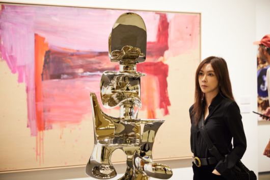 [서울=뉴스핌]이영란 미술전문기자= 미술품 장터에 해당되는 아트페어가 전세계적으로 크게 늘며 굴지의 메이저 화랑을 제외한 중소화랑들은 비용절감및 효율성 제고를 위해 참여회수를 줄이기 시작했다. 사진은 프리즈서울 아트페어에 참가한 타데우스로팍 갤러리의 모습. [사진=프리즈] 2026.01.21 art29@newspim.com