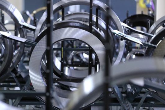 대형 산업용 베어링 외륜 부품들 [사진=블룸버그통신]