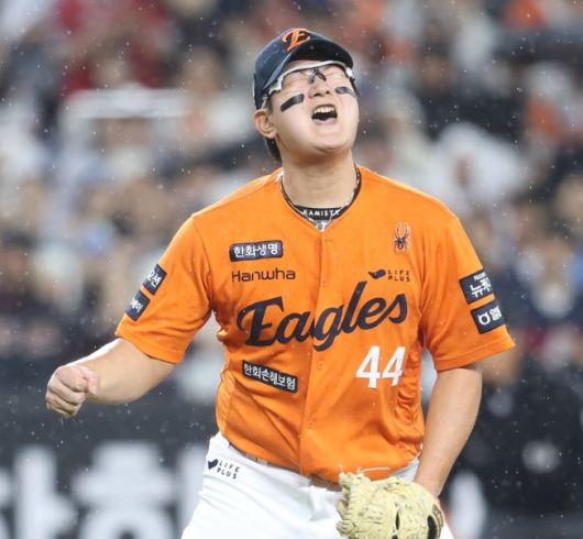 [서울=뉴스핌] 한화의 마무리 투수 김서현이 지난 5월 23일 대전 롯데전에서 세이브를 기록한 뒤 환호하고 있다. [사진 = 한화] 2025.05.23 wcn05002@newspim.com