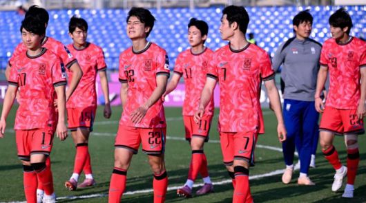 [서울=뉴스핌] 박상욱 기자 = 20일 AFC 아시안컵 4강전에서 일본에 0-1로 패한 한국 U-23 축구대표팀 선수들이 실망하고 있다. [사진=AFC] 2026.01.21 psoq1337@newspim.com