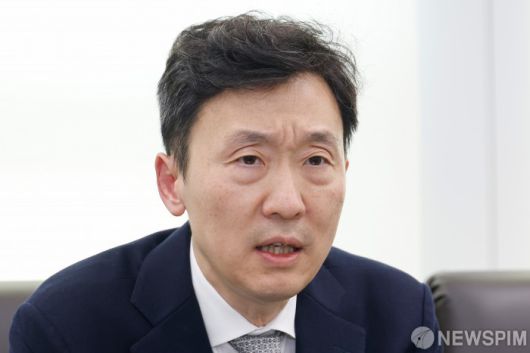 [서울=뉴스핌] 류기찬 기자 = 김진호 서울남부지검 금융·증권범죄합동수사부장검사가 22일 오후 서울 양천구 서울남부지검에서 뉴스핌과 인터뷰를 하고 있다. 2025.12.22 ryuchan0925@newspim.com