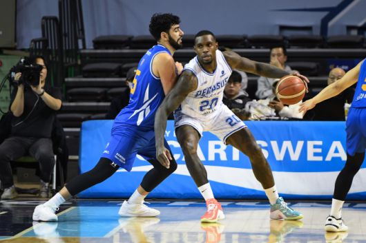 [잠실=뉴스핌]이웅희 기자=가스공사 라건아(오른쪽)가 22일 삼성과의 원정경기에서 삼성 케렘 칸터를 상대로 포스트업을 하고 있다. [사진=KBL] 2026.01.22 iaspire@newspim.com