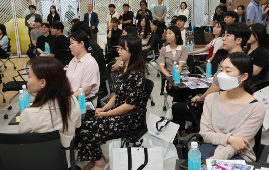 [서울=뉴스핌] 양윤모 기자 = 청년 취업지원 활성화를 위한 타운홀 미팅인 '청년, 일문일답' 행사가 28일 오전 서울 중구 서울고용노동청 1층 '청년 ON라운지'에서 김영훈 고용노동부 장관과 이창수 한국고용정보원 원장이 참석한 가운데 개최되었다. 2025.08.28  yym58@newspim.com