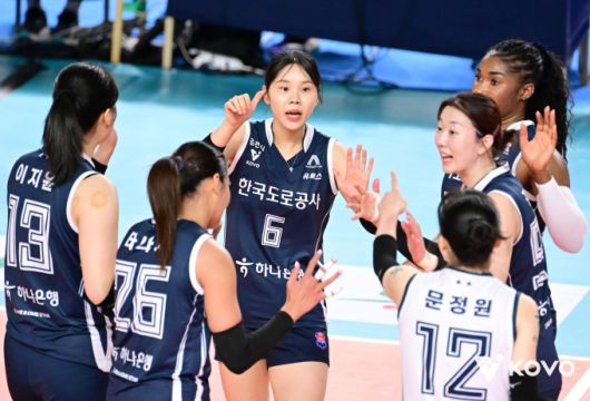 [서울=뉴스핌] 장환수 스포츠전문기자= 한국도로공사 선수들이 22일 IBK기업은행과 김천 홈 경기에서 서로 격려하며 파이팅을 하고 있다. [사진=KOVO] 2026.01.22 zangpabo@newspim.com