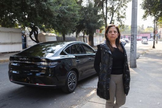 BYD 전기차를 구입한 멕시코시티 주민 [사진=블룸버그]