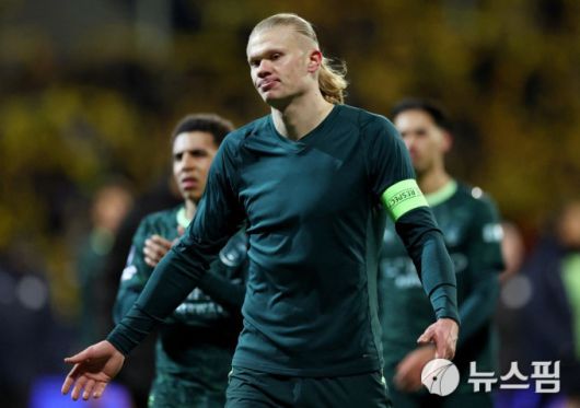 [보되 로이터=뉴스핌] 박상욱 기자=홀란이 21일(한국시간) UCL 리그 페이즈 7차전 보되/글림트 원정 경기에서 패한 뒤 실망스러운 표정으로 그라운드를 빠져나가고 있다. 2026.1.21 psoq1337@newspim.com