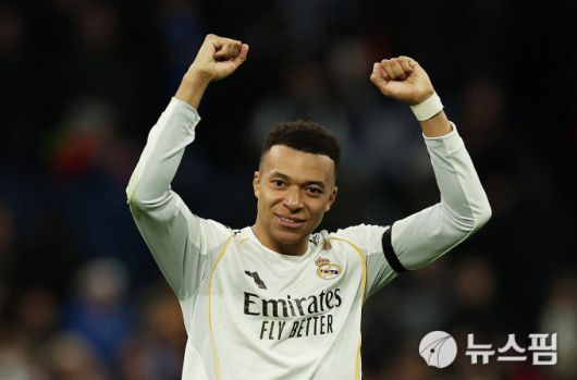 [마드리드 로이터=뉴스핌] 레알 마드리드의 킬리안 음바페가 21일(한국시간)에 열린 AS 모나코와의 경기에서 승리한 후 환호하고 있다. 2026.01.21 wcn05002@newspim.com