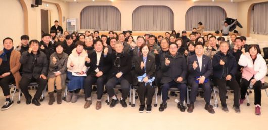 유은혜 전 교육부 장관이 지난 22일 이천상공회의소에서 이천시민과 활동가들을 대상으로 '교육의 철학과 책임 회복'을 주제로 한 특별 강연을 했다. [사진=유은혜]