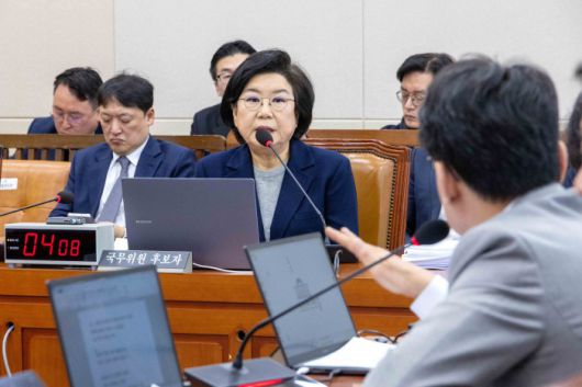 [서울=뉴스핌] 윤창빈 기자 = 이혜훈 기획예산처 장관 후보자가 23일 오전 서울 여의도 국회 재정경제기획위원회 전체회의에서 열린 인사청문회에서 의원 질의에 답하고 있다. 2026.01.23 pangbin@newspim.com