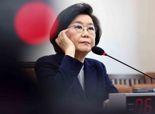 [서울=뉴스핌] 윤창빈 기자 = 이혜훈 기획예산처 장관 후보자가 23일 서울 여의도 국회에서 열린 재정경제기획위원회의 인사청문회에서 의원의 질의를 듣고 있다. 2026.01.23 pangbin@newspim.com