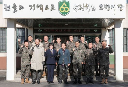 김운남 의장이 육군 보병사단을 방문해 화이팅하고 있다. [사진=고양시의회]2026.01.23 atbodo@newspim.com