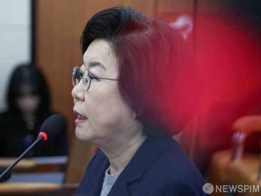 [서울=뉴스핌] 윤창빈 기자 = 이혜훈 기획예산처 장관 후보자가 23일 오전 서울 여의도 국회 재정경제기획위원회 전체회의에서 열린 인사청문회에서 의원 질의에 답하고 있다. 2026.01.23 pangbin@newspim.com