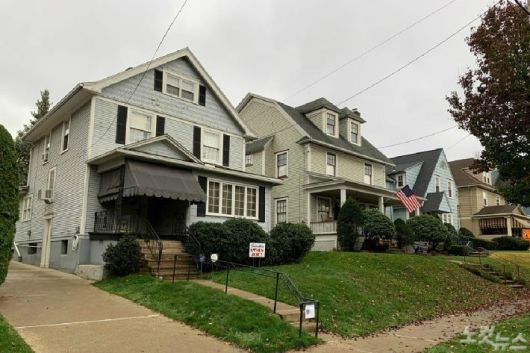 맨 왼쪽 가옥이 조 바이든 후보가 10살 때 까지 살았던 생가다.(사진=권민철 특파원)